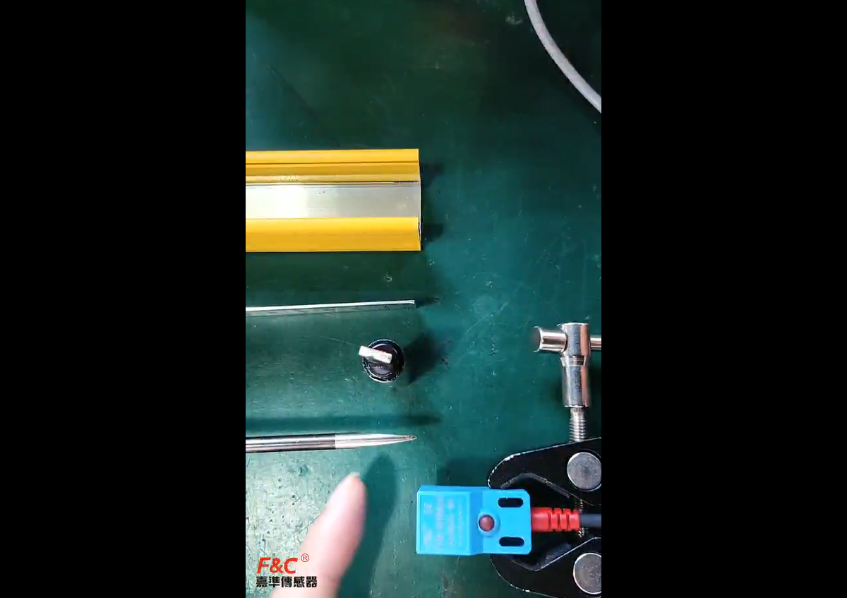 電感式接近開關(guān)F3N-18TN05-B 檢測金屬材質(zhì)測試
