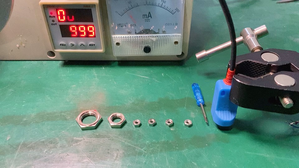 電感式接近開關，只檢測金屬材質