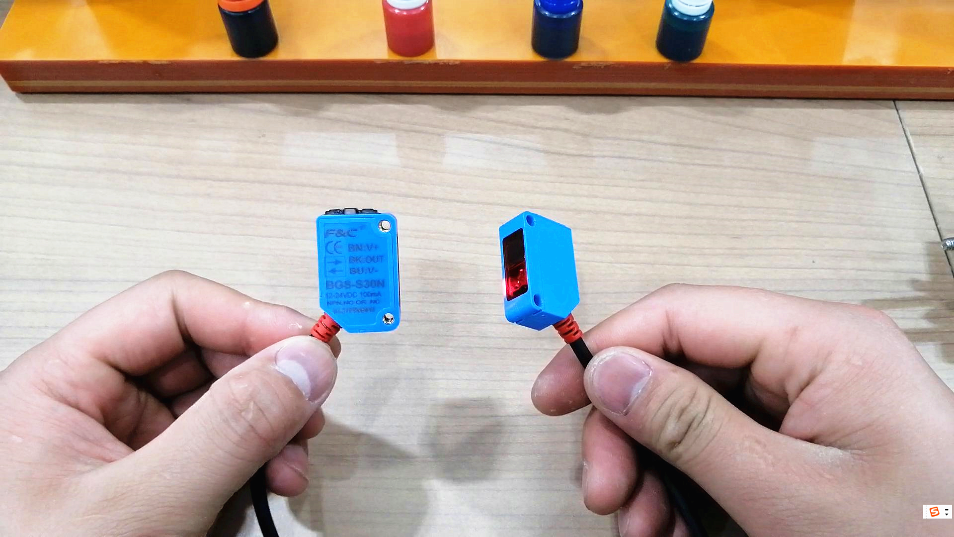 普通光電傳感器檢測物體VS背景抑制型光電檢測物體